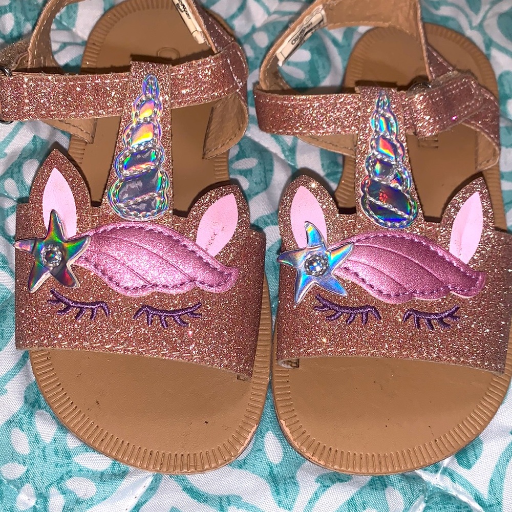 🌈 3 for $25 🌈 Adorable Osh Kosh unicorn sandals!